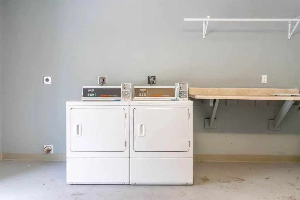Apartment Midtown Getaway: Trendy Studio Heart Of Reno