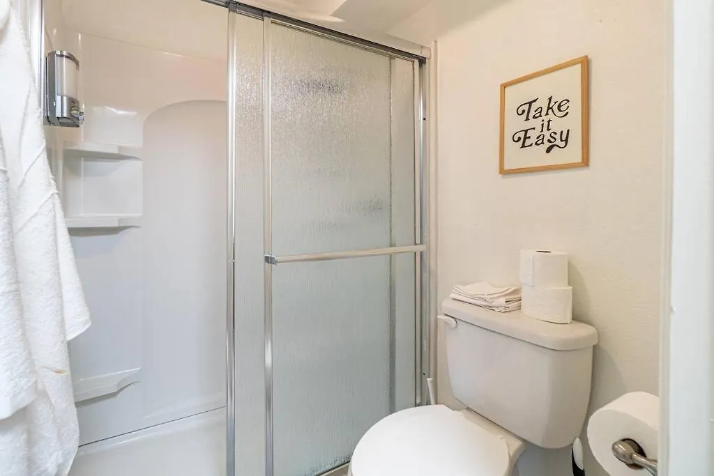 Midtown Getaway: Trendy Studio Heart Of Reno United States