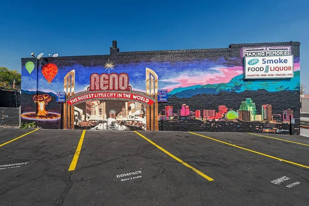 Apartment Midtown Getaway: Trendy Studio Heart Of Reno